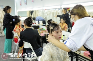 长沙化妆学校哪家好？小白如何选择