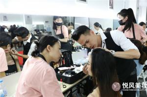 长沙学化妆，选择哪个学校好？