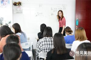 妆点星光实战成长，悦风美妆助阵演唱会，解锁应援妆造