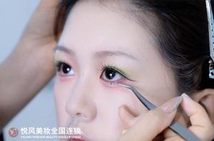 上班攒不下钱还没成长？学门美妆技术换条赛道