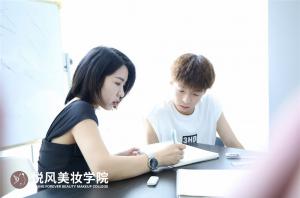 想学化妆的姐妹看过来！零基础入行直接冲悦风美妆！